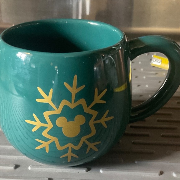 CHRISTMAS DISNEY COLLECTOR MUG brand new - Picture 3 of 7